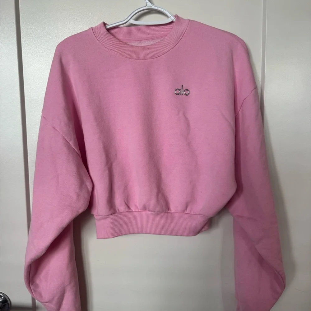 ALO Yoga Pink Women's Cropped Sweatshirt, rare sweet pink - Picture 3 of 9